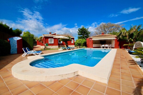 Swimming pool