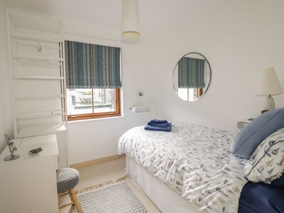 2 The Creekside, LOOE