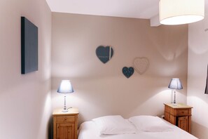 chambre 1 / bedroom 1