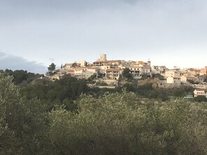 Le vieux village est à 10 mn à pieds