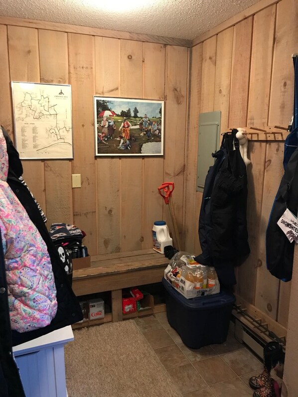 Entryway/mudroom