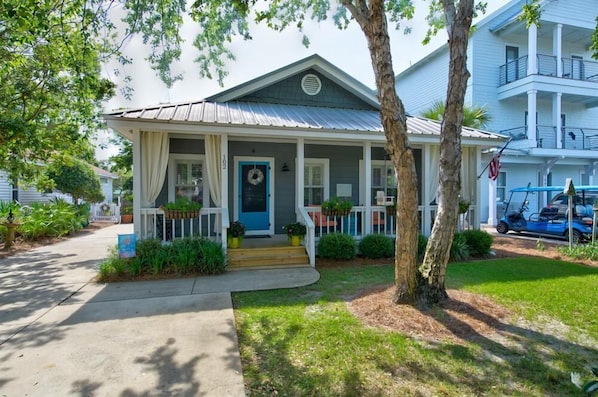 Welcome to Sandy Toes - Updated Cottage just up the street from beach!