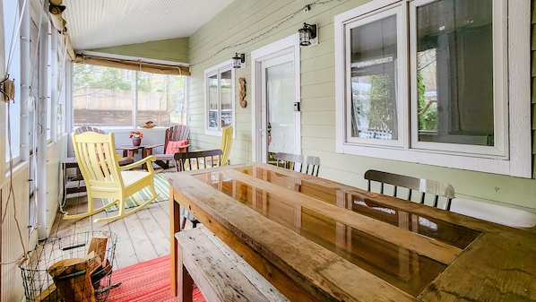 Screened-In Porch