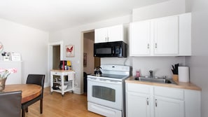 Nice kitchen with laundry, equipped for cooking, Table seating 4