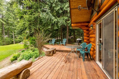 Lakefront Private Log Cabin, close to Pemberton - The Bunkhouse