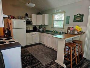 Kitchen -small bar