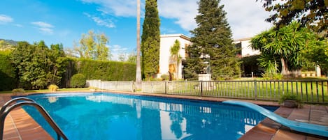 Garden and pool area