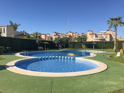 Casa Quattro para 4 personas cerca de golf y natación, en Cabo roig, cerca de Torrevieja, wifi