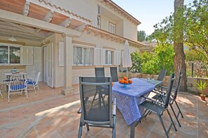 Terrace of the Salada house near the beach in Alcúdia, Mallorca