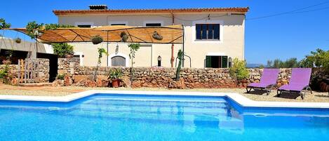 From 100 € per day you can rent your villa in Mallorca