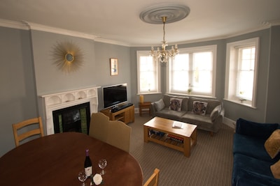Silverdale Sunbeams, very spacious apartment walking distance to beach and town