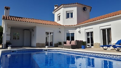 Villa 8 people with swimming pool (Costa Daurada)