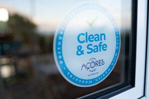 Wir befolgen die strengen Reinigungsregeln von "Clean & Safe Açores"