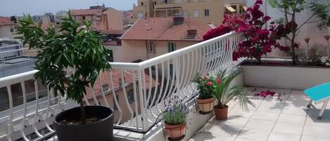 Terrasse sur les toits de Nice