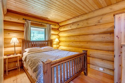 Lakefront Private Log Cabin, close to Pemberton - The Osprey