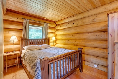 Lakefront Private Log Cabin, close to Pemberton - The Osprey