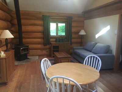 Lakefront Private Log Cabin, close to Pemberton - The Osprey