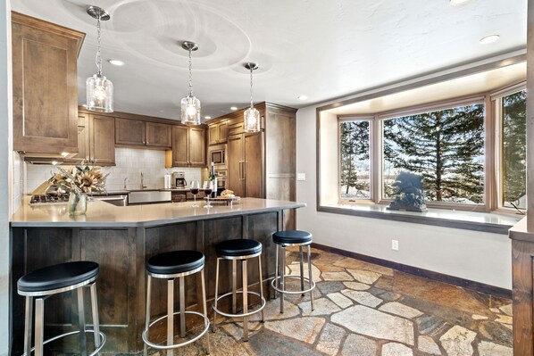 Kitchen Breakfast Bar