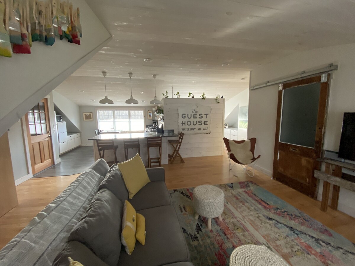 Bright & Airy Guest House in downtown Waterbury