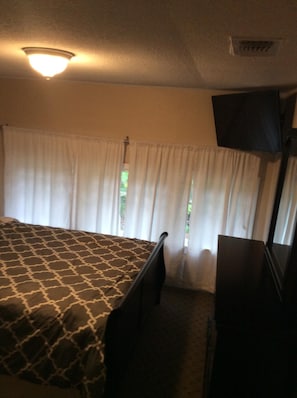 2nd bedroom queen