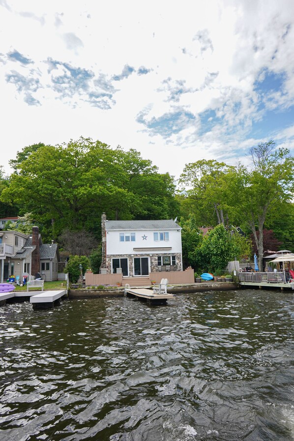 Lake house directly on Greenwood Lake