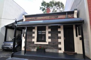 Victorian Cottage Fresh Renovated Off Street Parking 2 Two Cars Secure   
CBD
