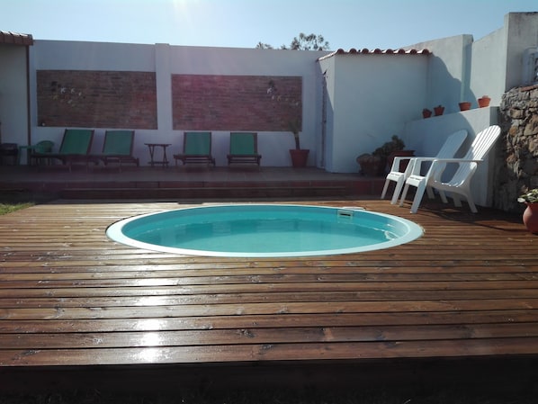 Zona piscina ao pôr do sol
