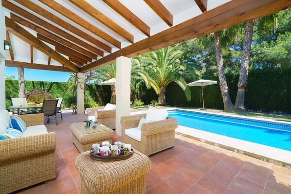 Garden and swimming pool