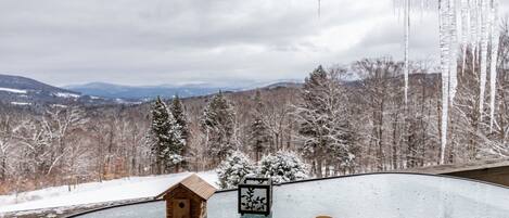 14 Snowside - a SkyRun Vermont Property - Green Mountain Views from the Deck Just 5 min walk to Mount Ellen Parking 