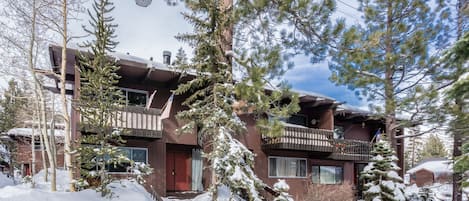 Stylish renovated and clean condo. 5 minutes walk from the Village and gondola