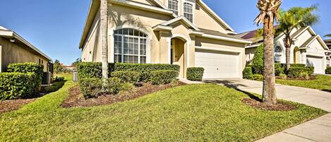 Clermont Vacation Rental | 5BR | 4BA | 2,968 Sq Ft | Step-Free Entry