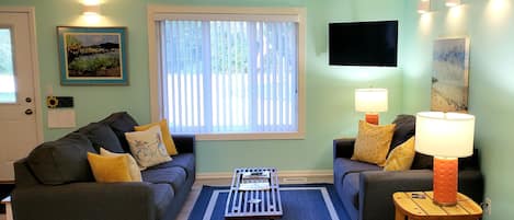 Comfortable, clean, convenient...  
Relax at the Saugatuck Blueberry Cottage.