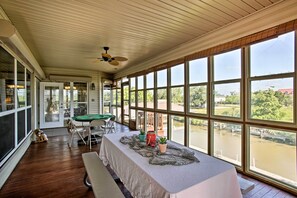 Sunroom | Poker Table | 2,600 Sq Ft