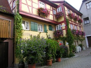 "Am Klingentor (EU)" Ferienwohnungen (Rothenburg ob der Tauber)-Sommeransicht