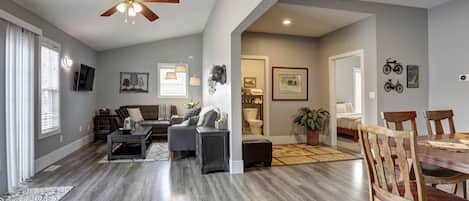 Open floor plan makes it easy for larger groups