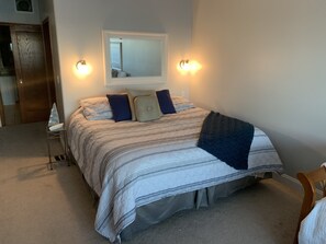 Huge master with en-suite bath and large walk-in closet.