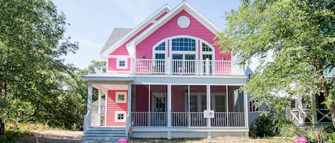 Brand New Pink Houses 2018.  Enjoy the 6 bedroom plus 1 bedroom coach house.
