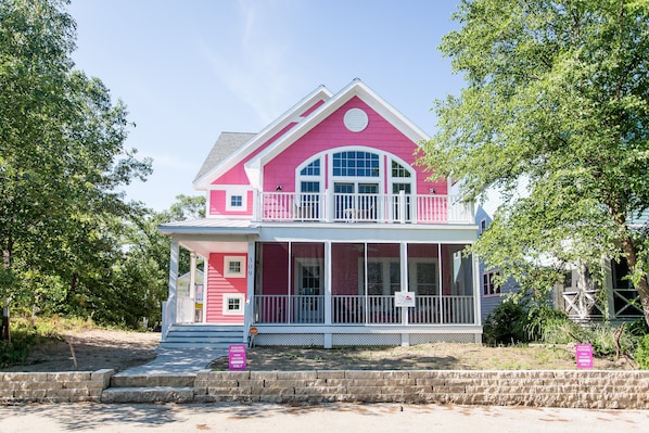 Brand New Pink Houses 2018. Enjoy the 6 bedroom plus 1 bedroom coach house.