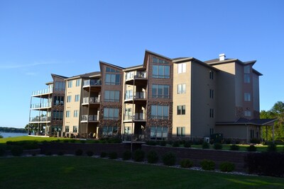 Lake-View Condo For Rent with Boji Splash!!  (#202)