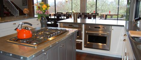 Kitchen/Dining area