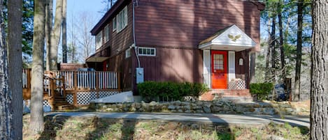 North Conway Vacation Rental | 4BR | 2BA | Stairs Required | 1,400 Sq Ft