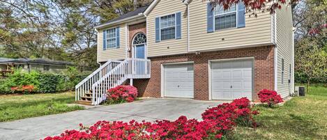 Hapeville Vacation Rental | 5BR | 3BA | 1,205 Sq Ft | Stairs Required to Access