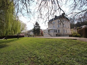 Außenseite Ferienhaus [Sommer]