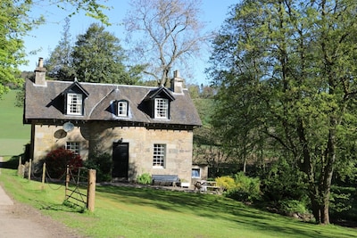 GARDEN COTTAGE, near St Andrews. Quiet, rural location. New June availability!