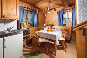 Ferienhaus Berchtesgadener-Feldkasten, für 2-3 Personen-Essecke