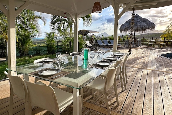 Outdoor dining