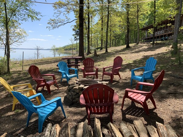 Lake side/Fire pit