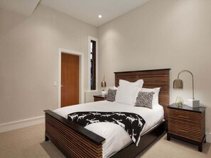 3rd bedroom Queen bed