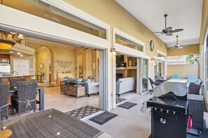 Beautiful Porch W/ Gas Grill - Doors Open Completely - Great for Hosting!