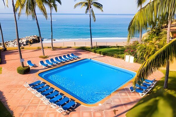 On site,Off site,Seating area,Area and facilities,Day,Garden,Natural landscape,Swimming pool,Beach,Nearby landmark,Location,Garden view,Landmark view